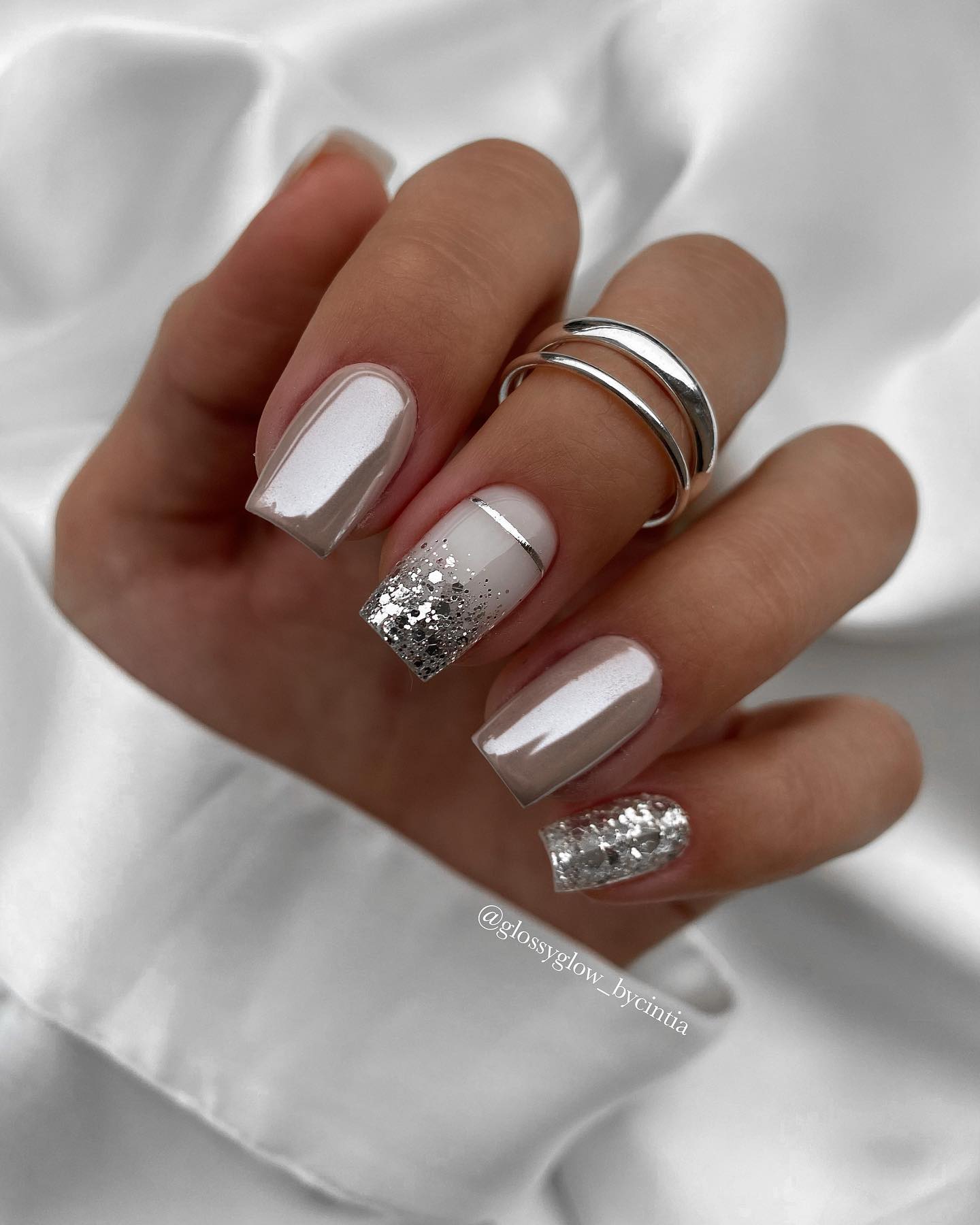 Short Chrome Nails with Glitter